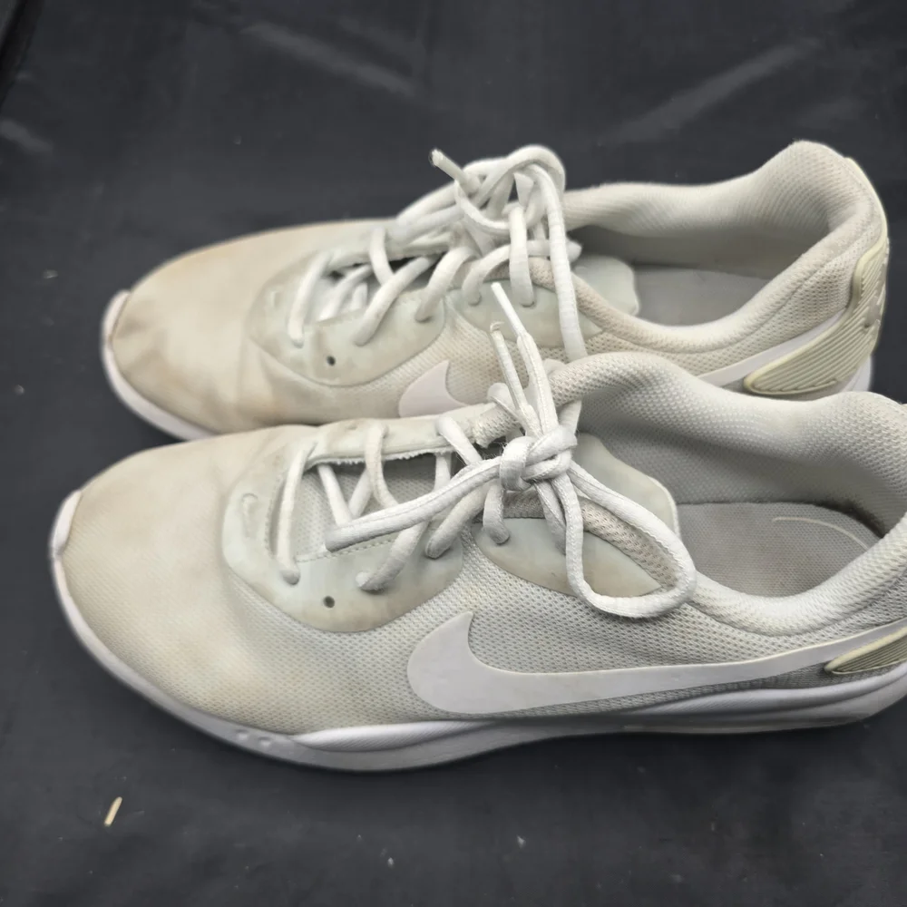Nike White Sneakers with Air‎ Max Cushioning